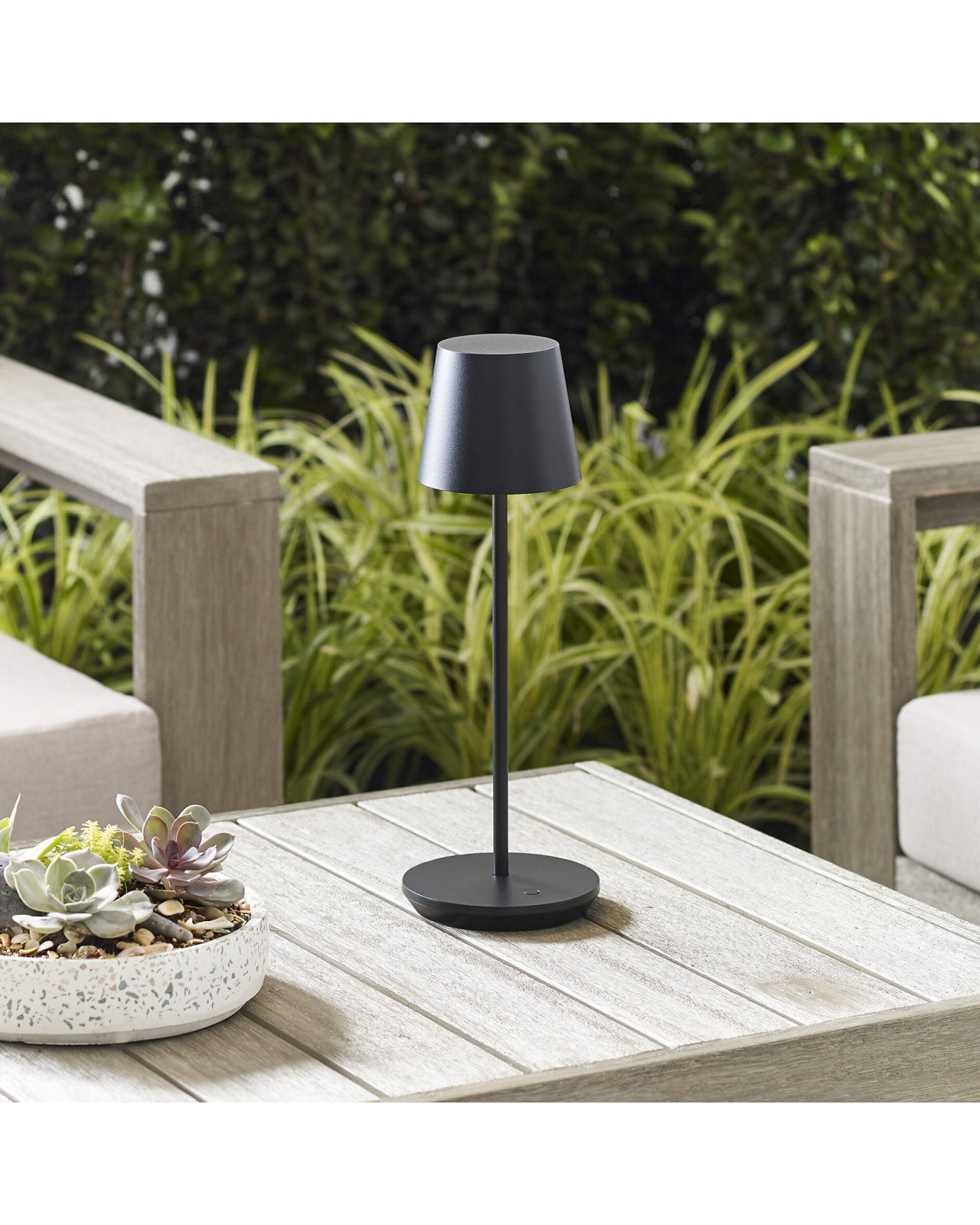 Nevis bordslampa uppladdningsbar svart