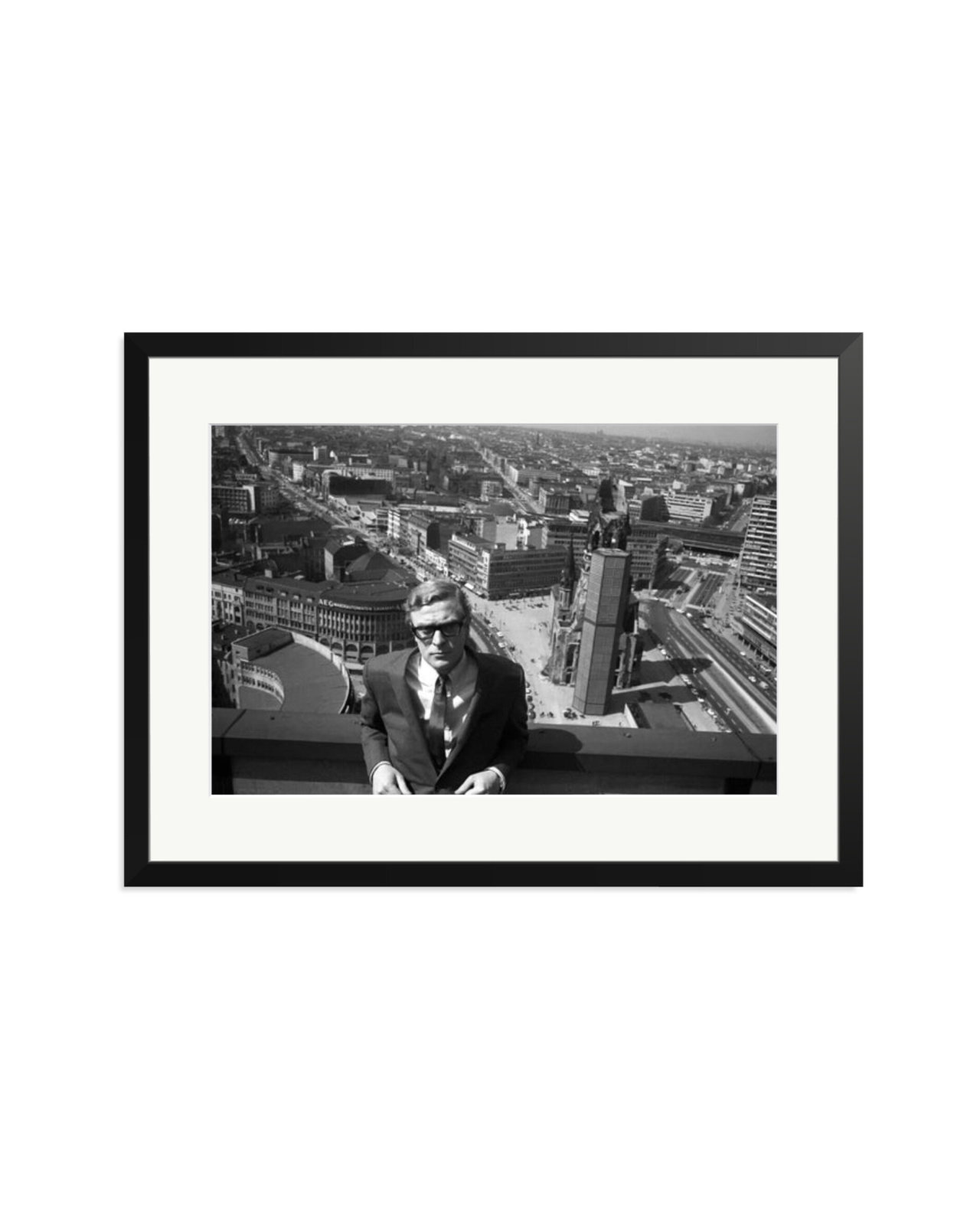 Caine, Funeral in Berlin Black / XL