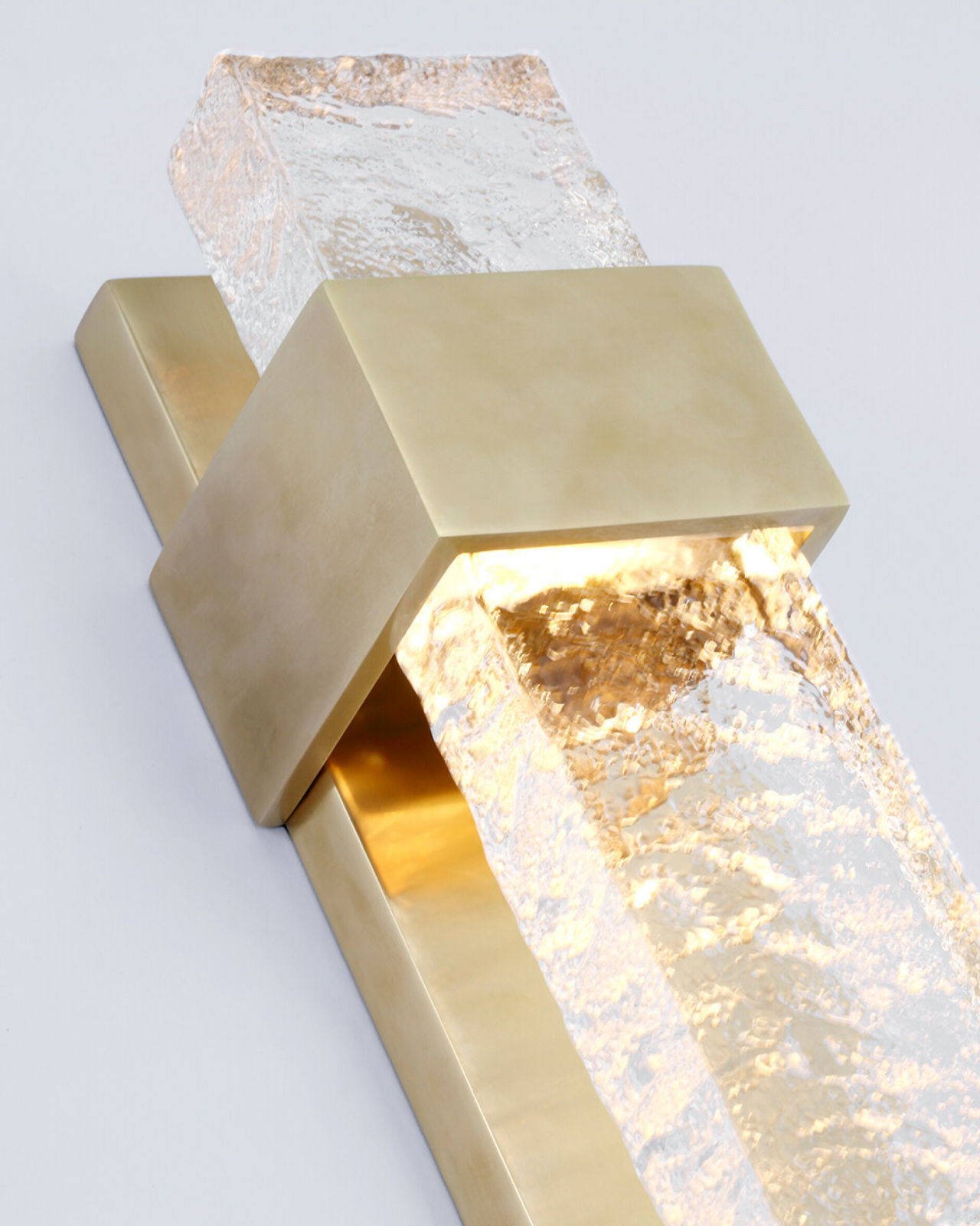 Brock vägglampa mässing