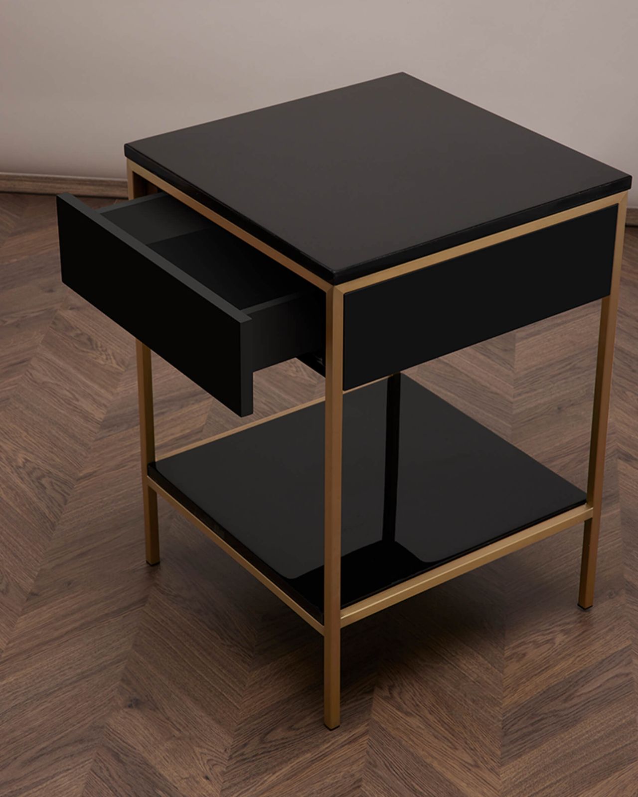 Erin sidobord mässing/ek