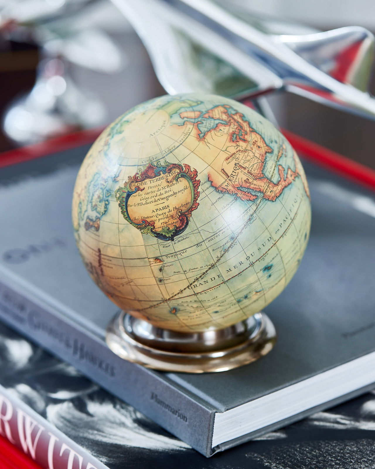 Vaugondy globe incl. display