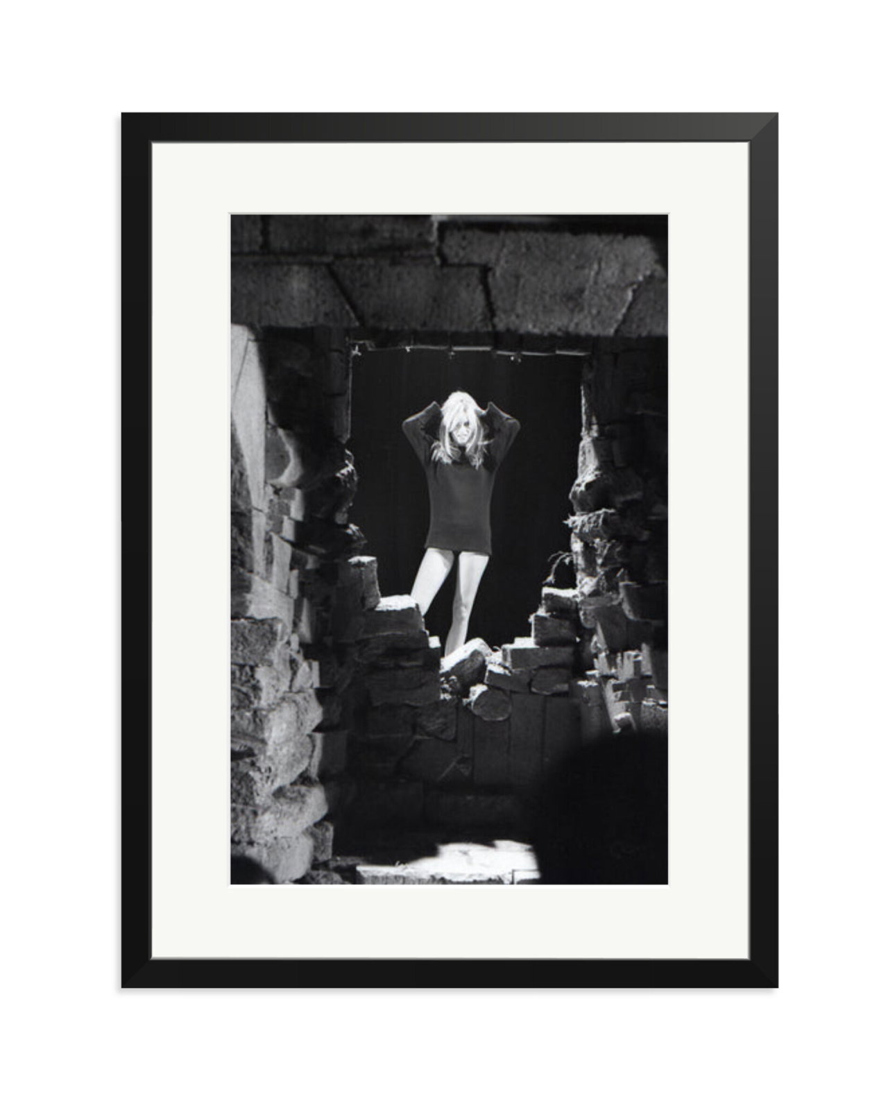 Bardot on the set of 'Skalako' Black / XL