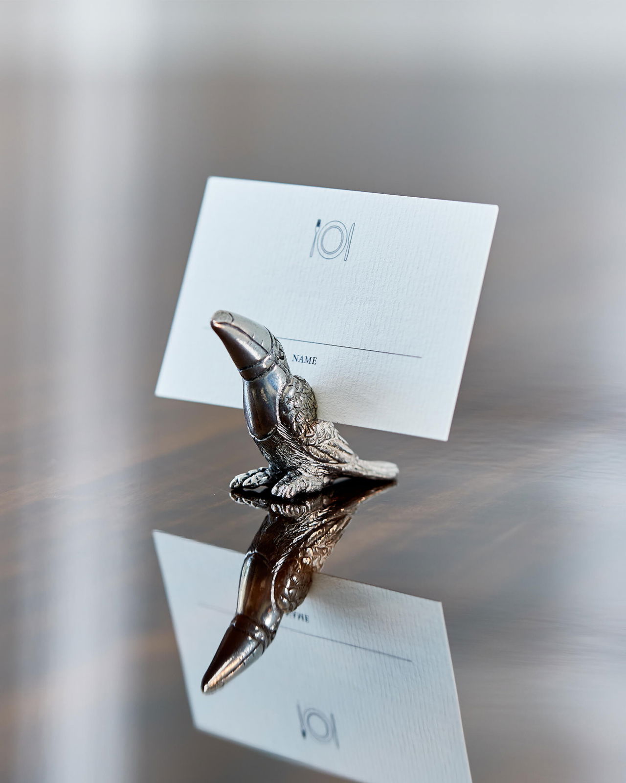 Tukan placeringskortshållare tenn