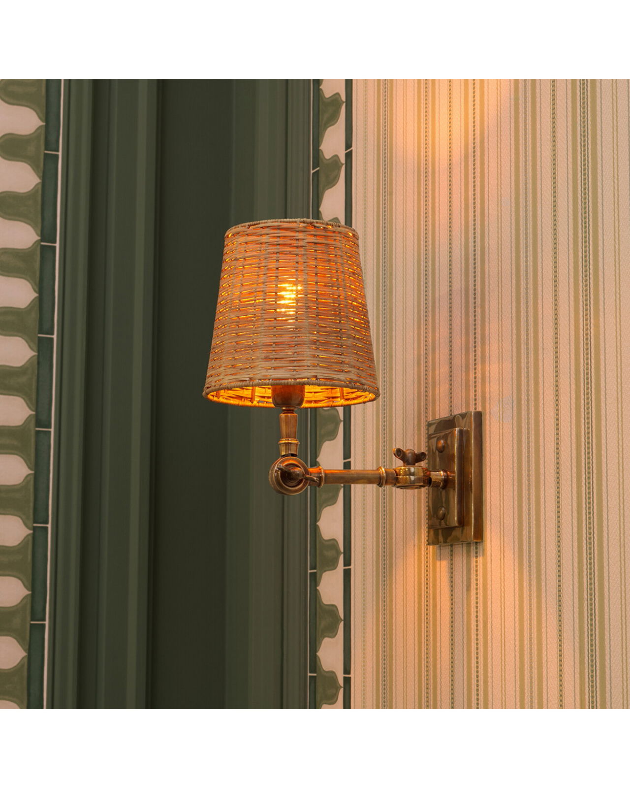 Wentworth Wall Lamp Brass/Rattan