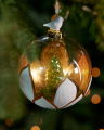 Adrielle Bauble Gold/White 10cm