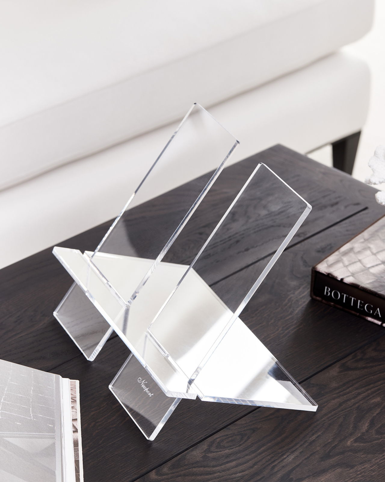 Bokstöd transparent stående