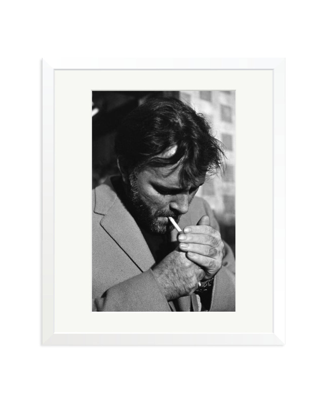 Burton lighting a cigarette White / Large