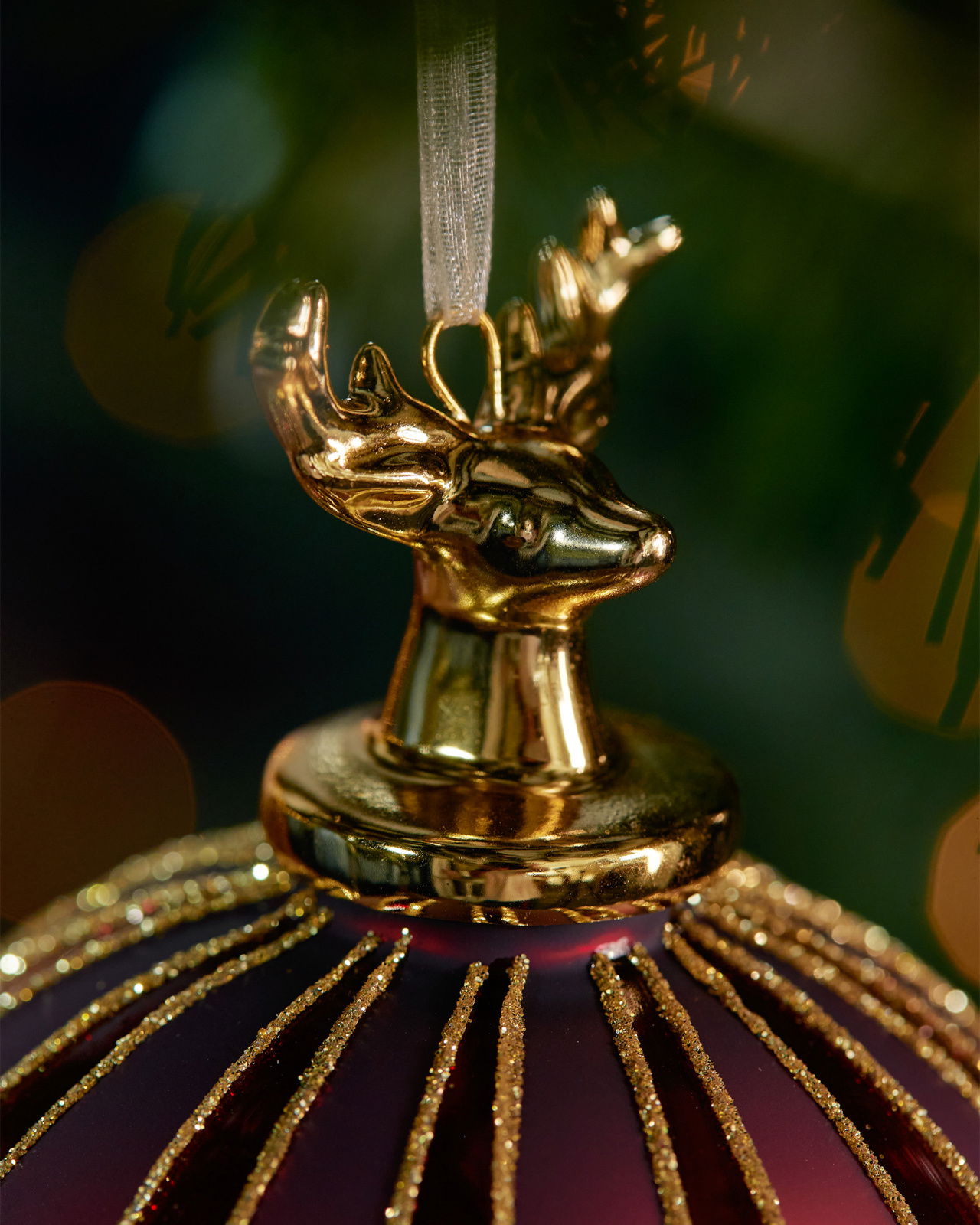 Kingly Stag Bauble Red 10cm