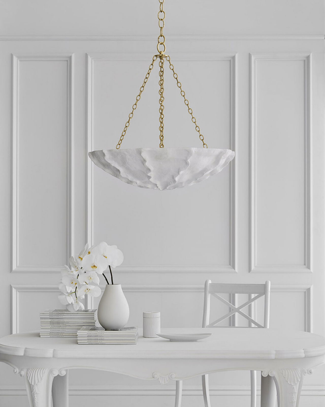 Benit Medium Sculpted Pendant White and Gild