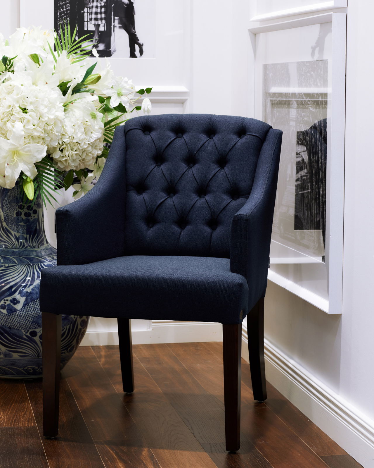 Newportin käsinojallinen Delano tuoli indigo