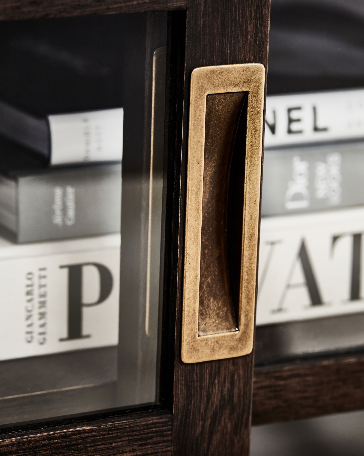 Seethrough skåp mountain wenge