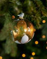 Adrielle Bauble Gold/White 10cm