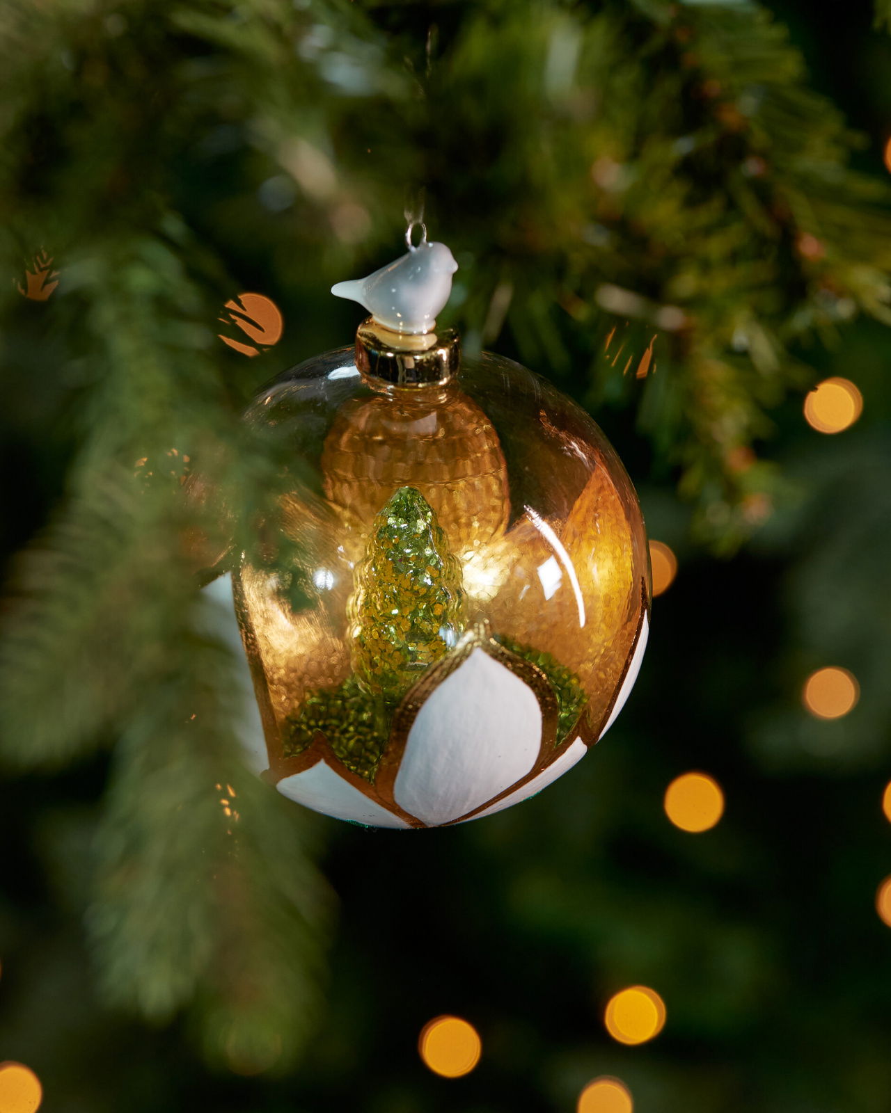 Feathered Friend julekule gull/hvit 10 cm