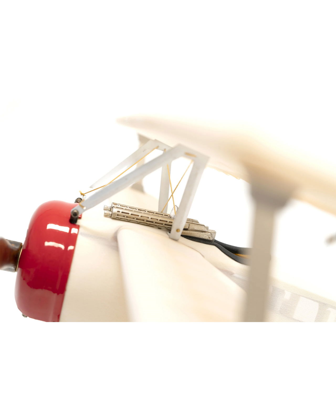 Triplane modellflygplan transparent