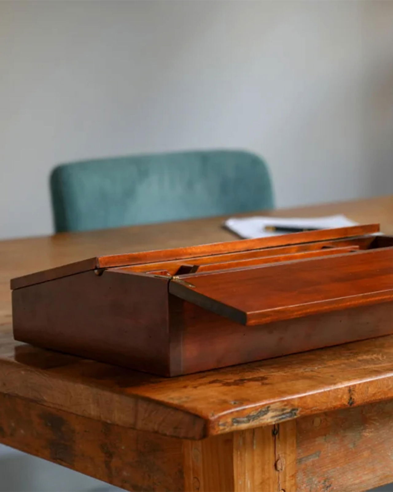 Campaign lap desk