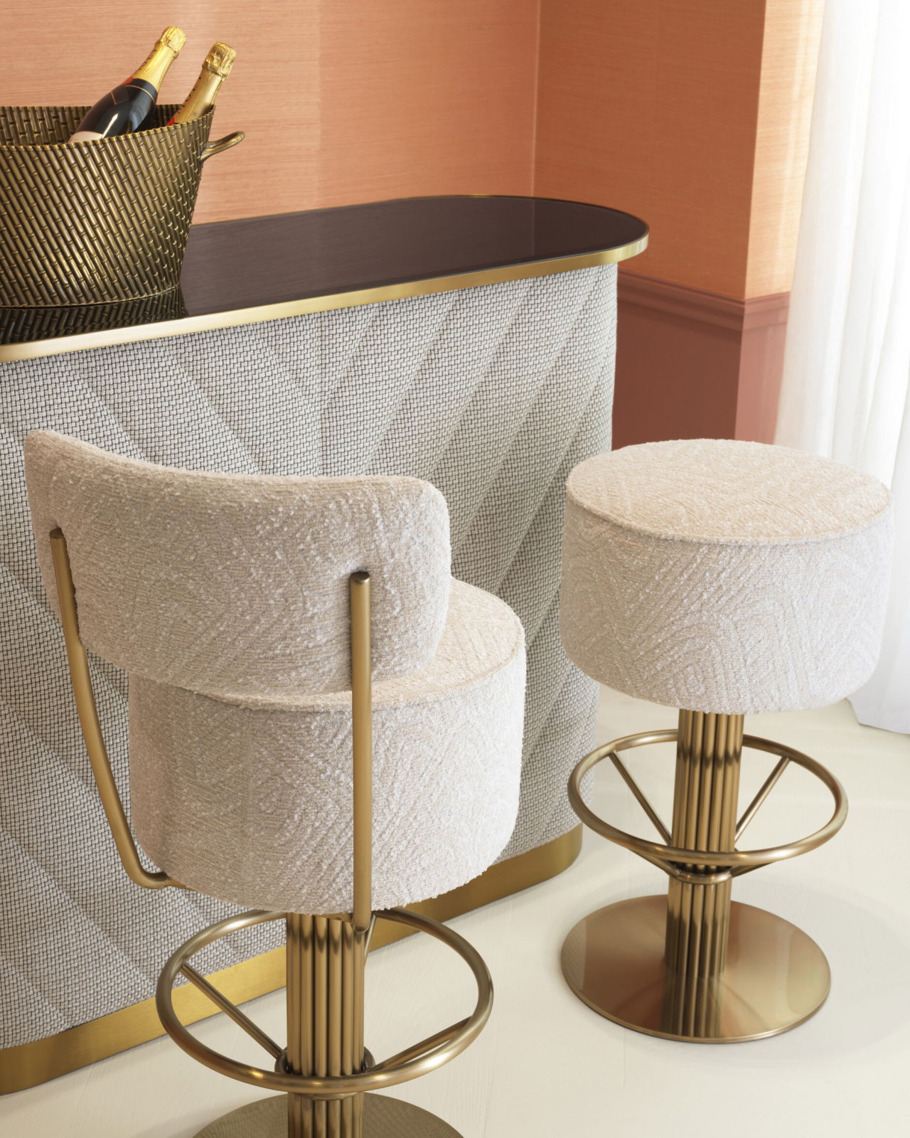 Carleton barkruk met rugleuning cream/messing