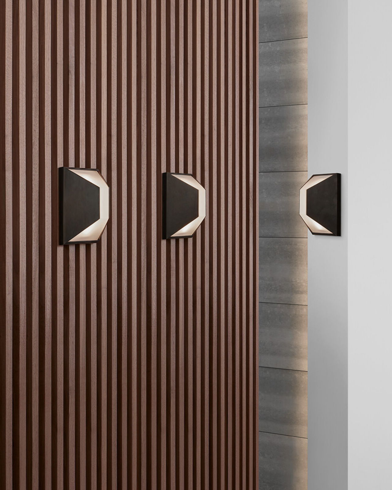 Stretto Sconce Bronze