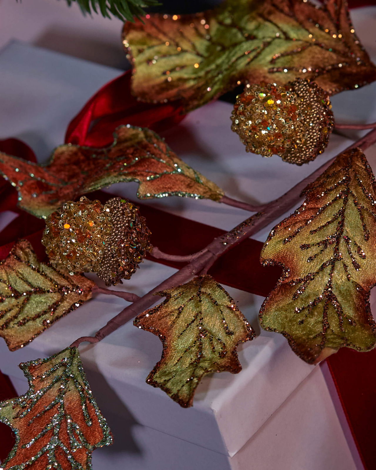 Dekorationszweig mit Eicheln