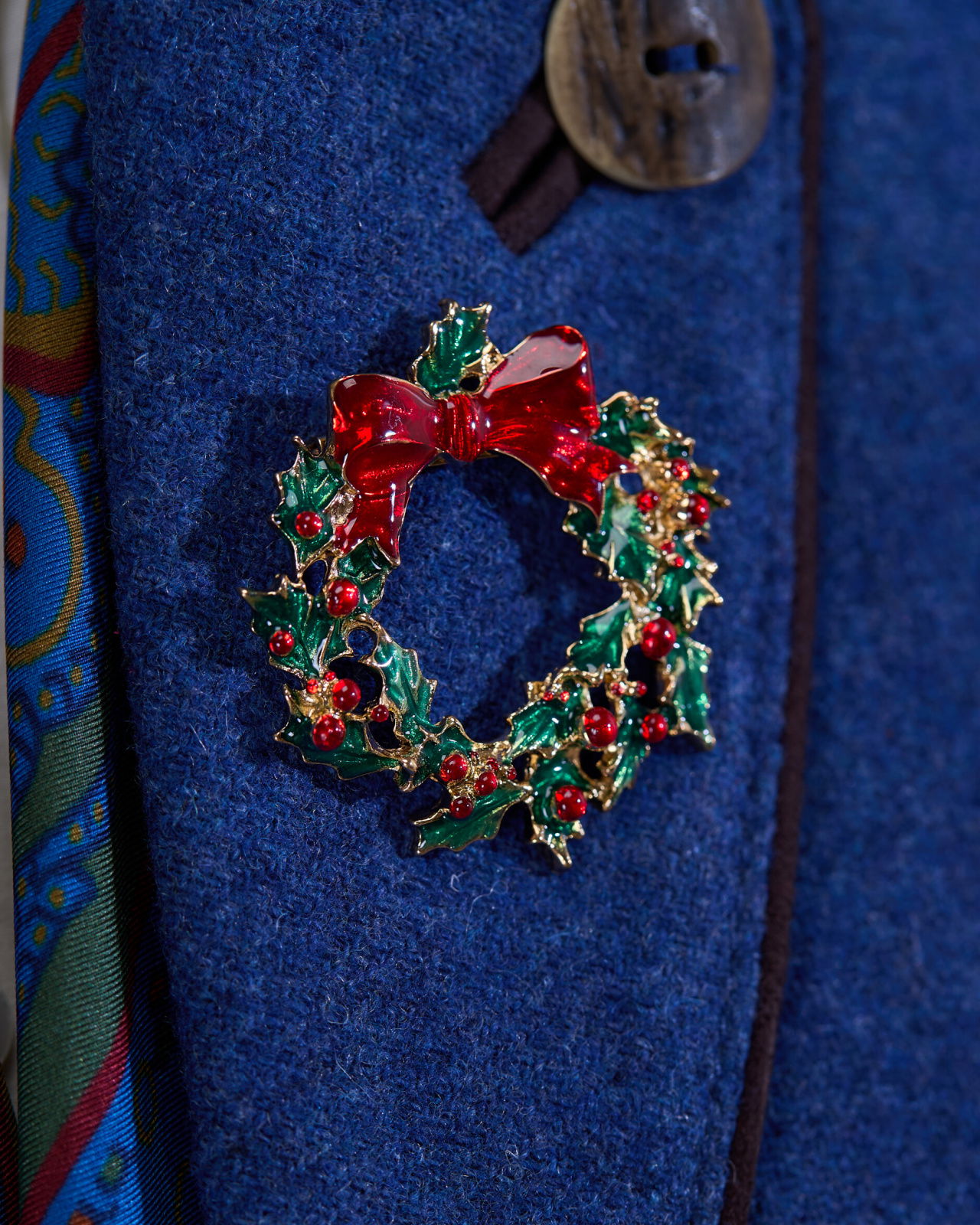 Rosette Christmas Wreath Brooch Green