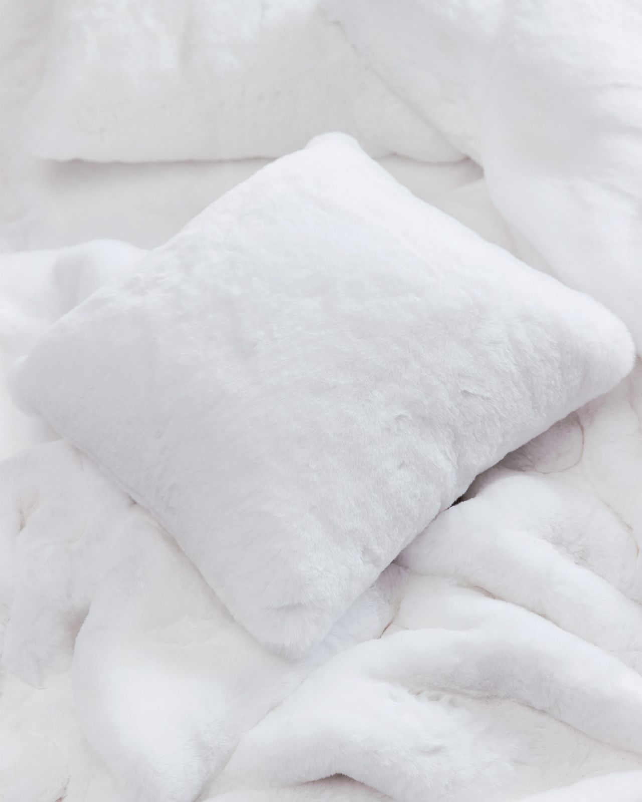 Vail pillow white