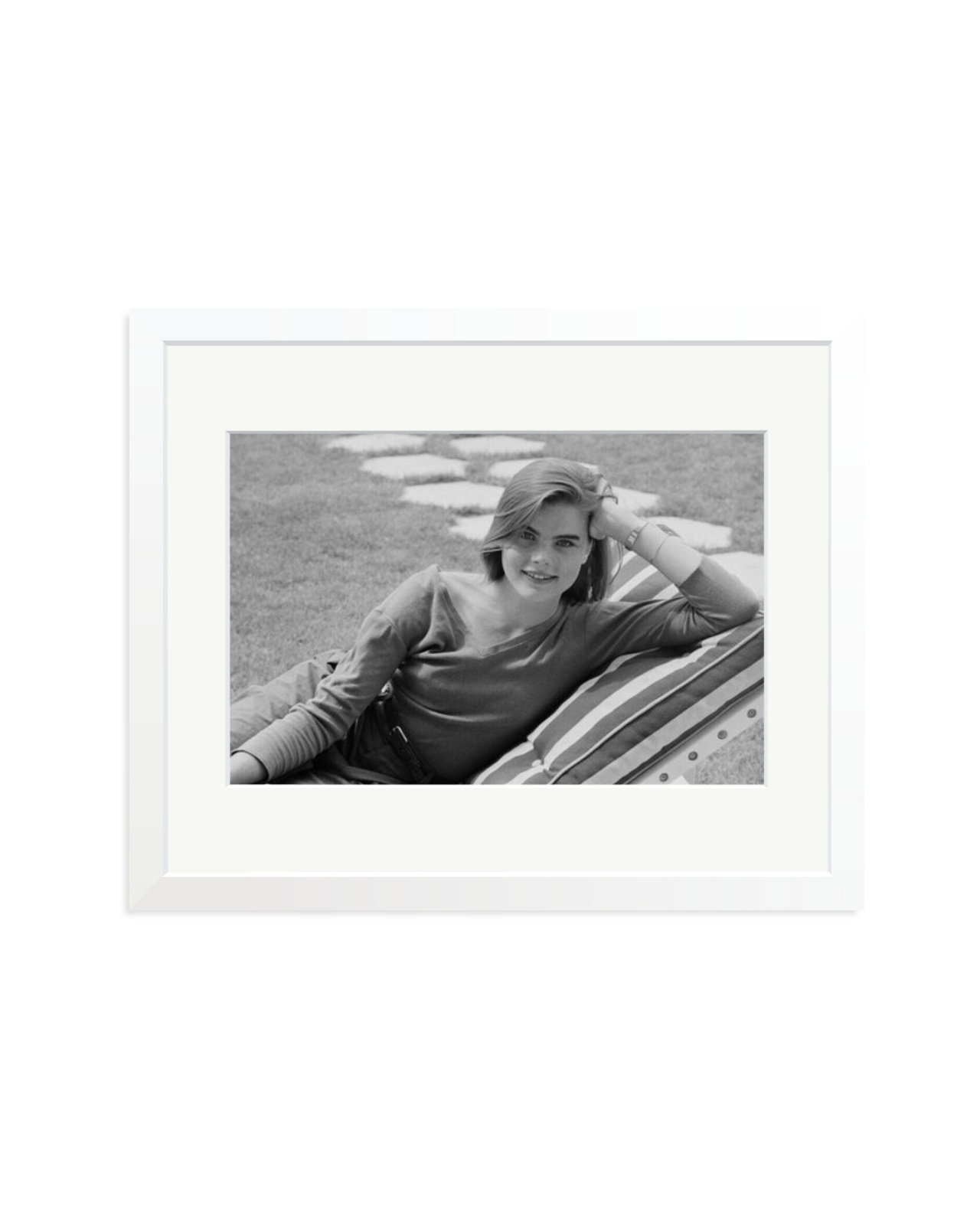 Mariel Hemingway White / Medium
