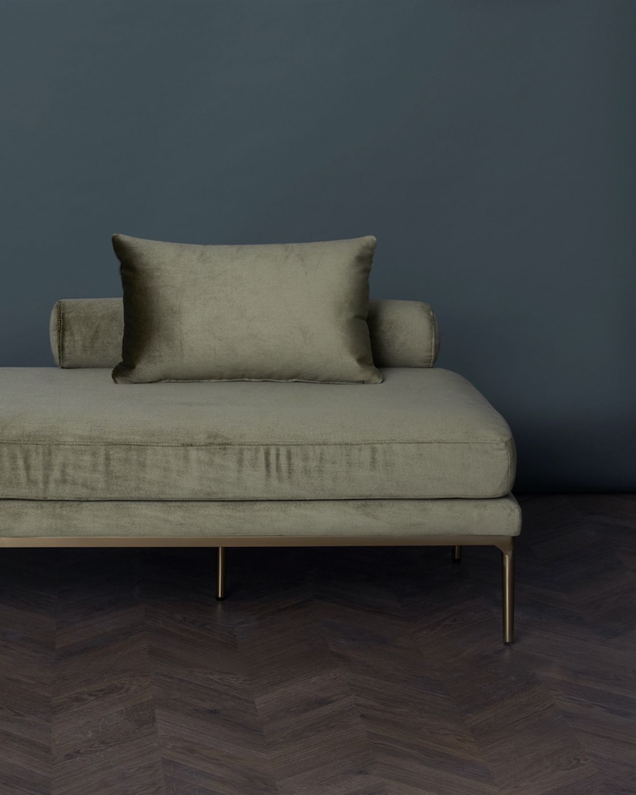 Delano daybed olive brass