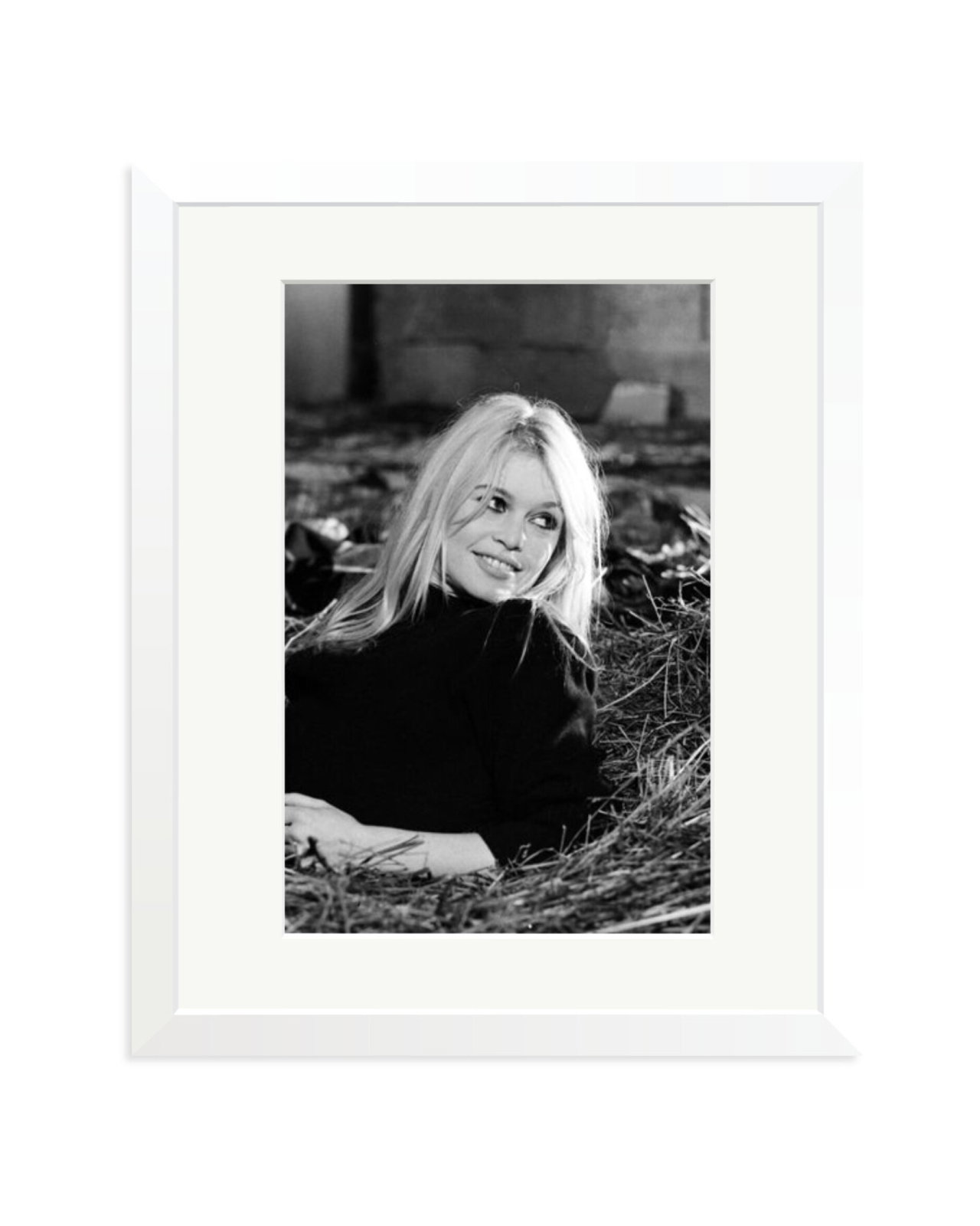Brigitte on the set of 'A Coeur joie' White / Medium
