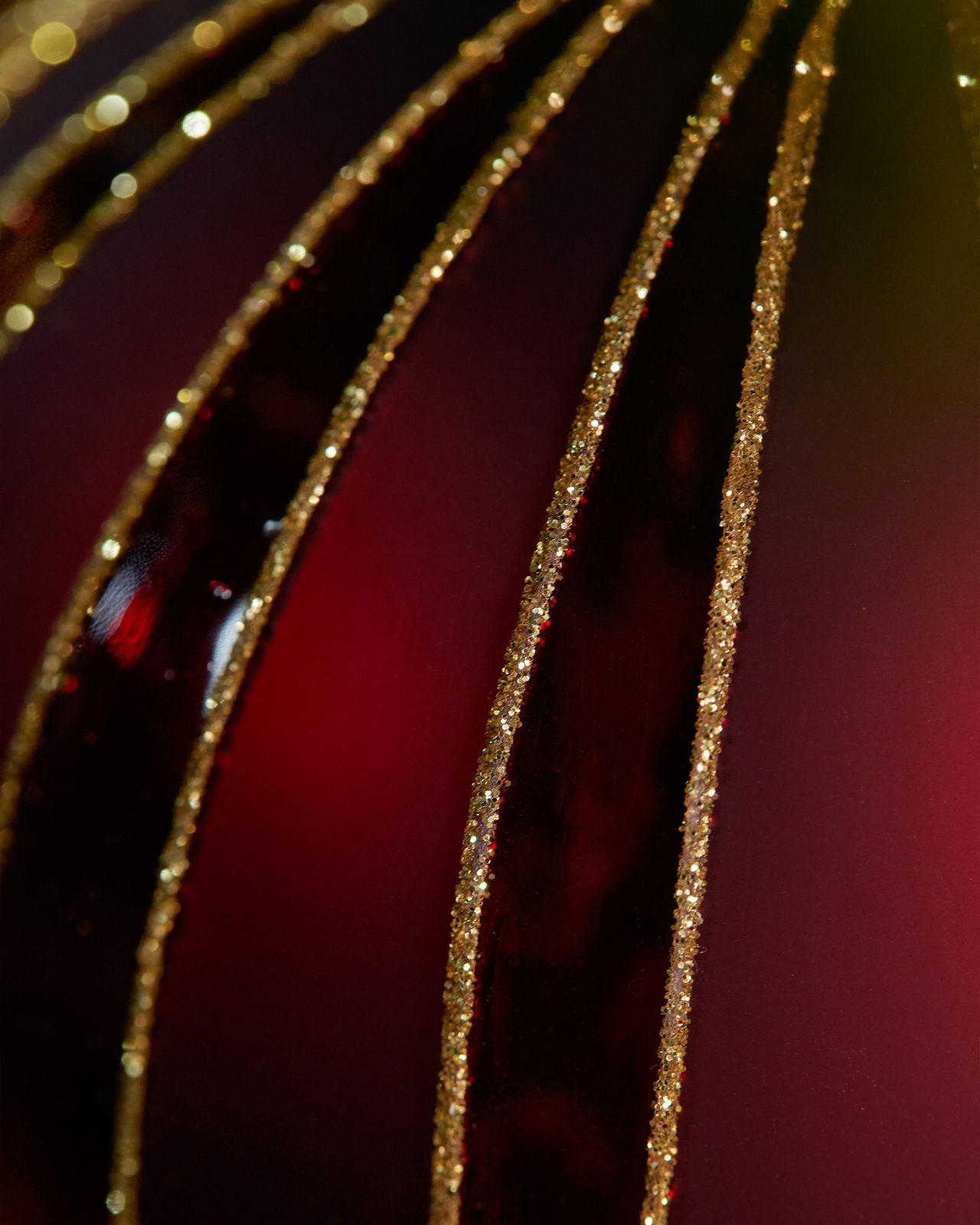 Kingly Stag Bauble Red 10cm