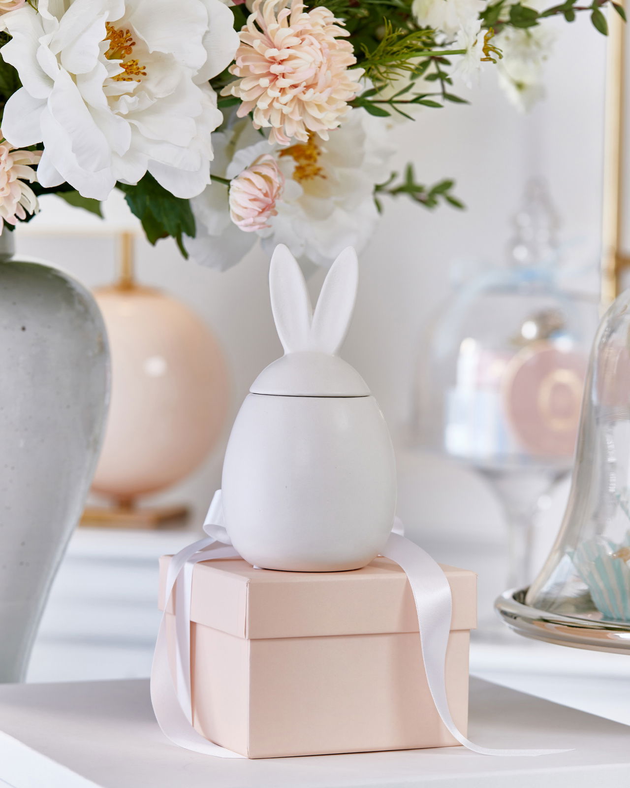 Mona candy hide white