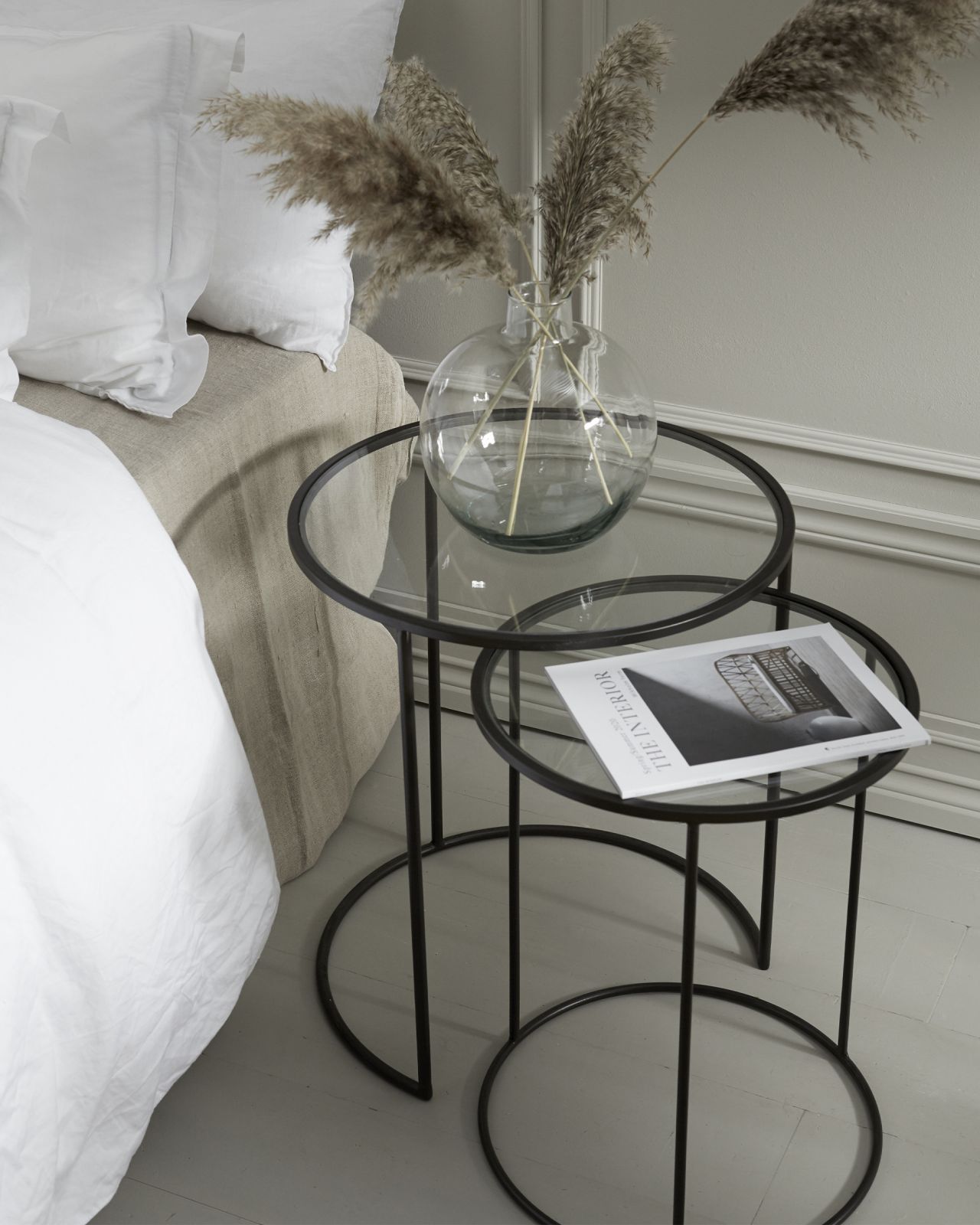 Flatiron side table black