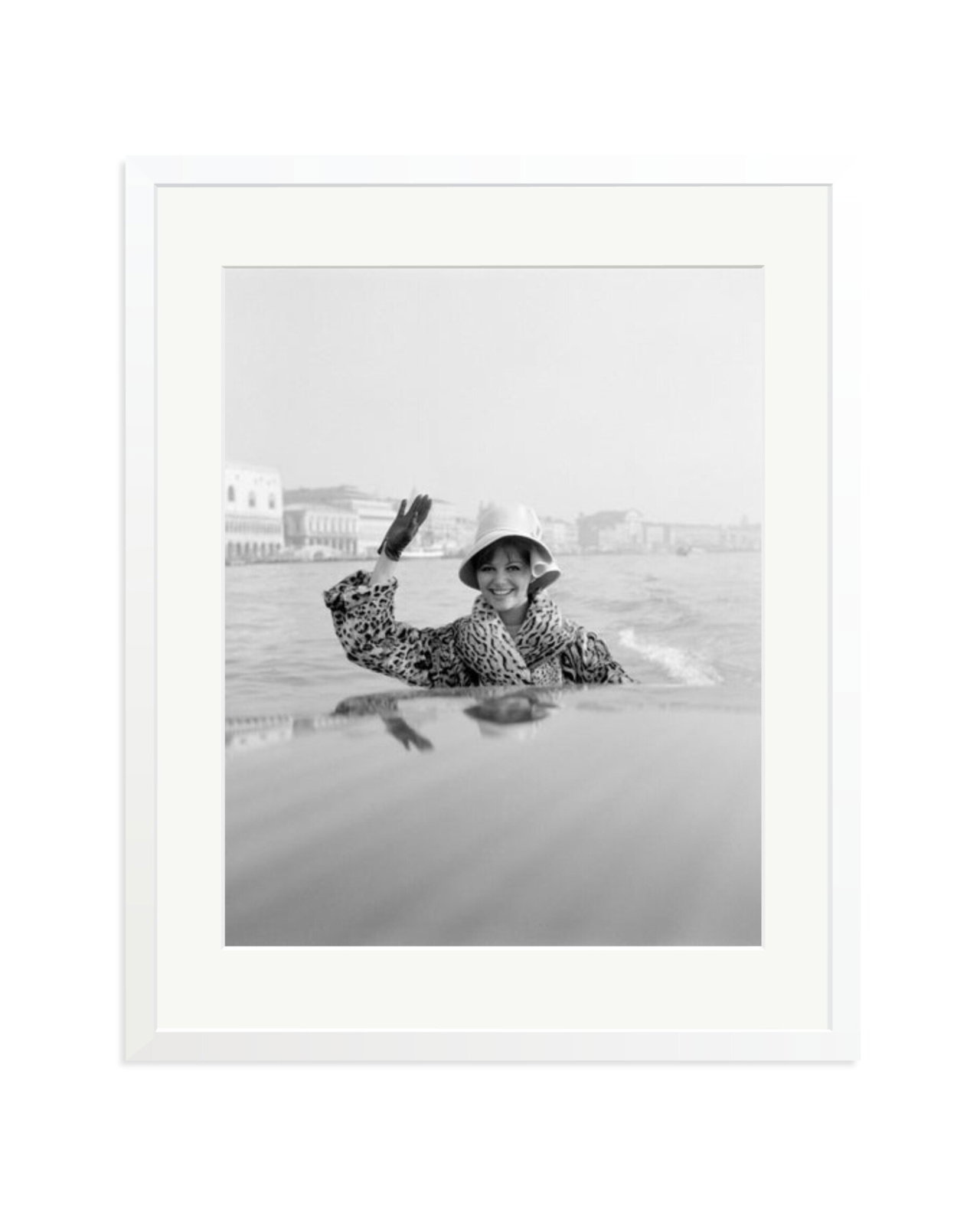 Cardinale in Venice, 1960 White / XL