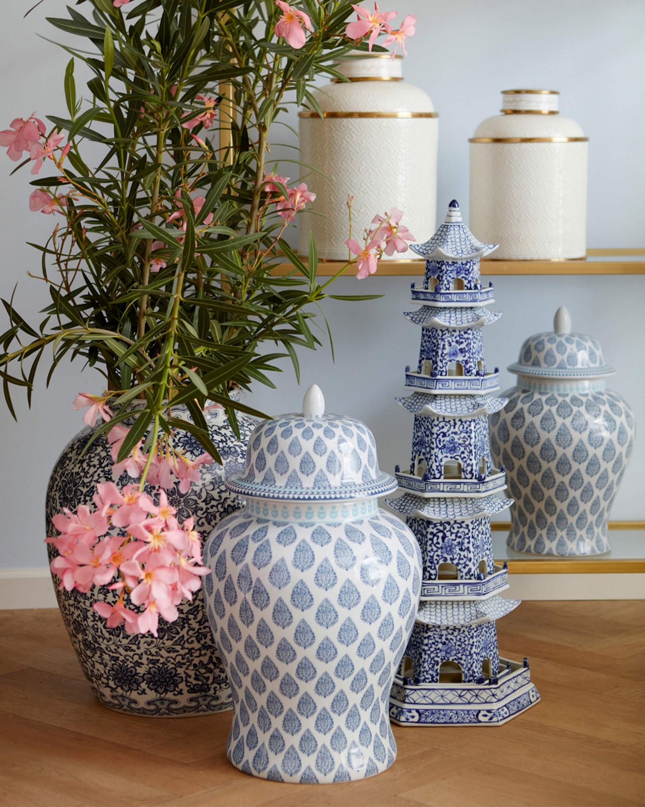 Pagoda decoration blue/white