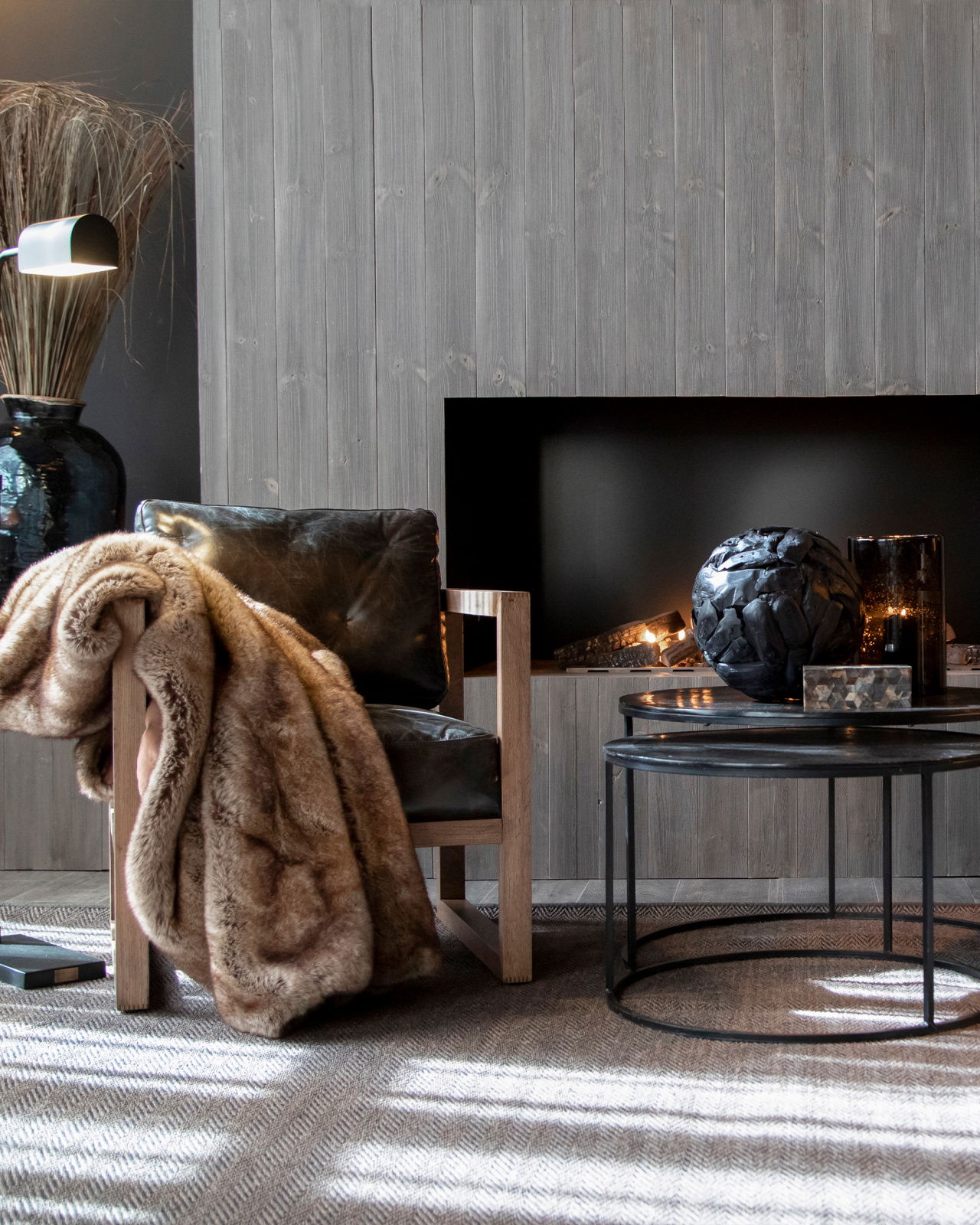 Globe dekoration svart