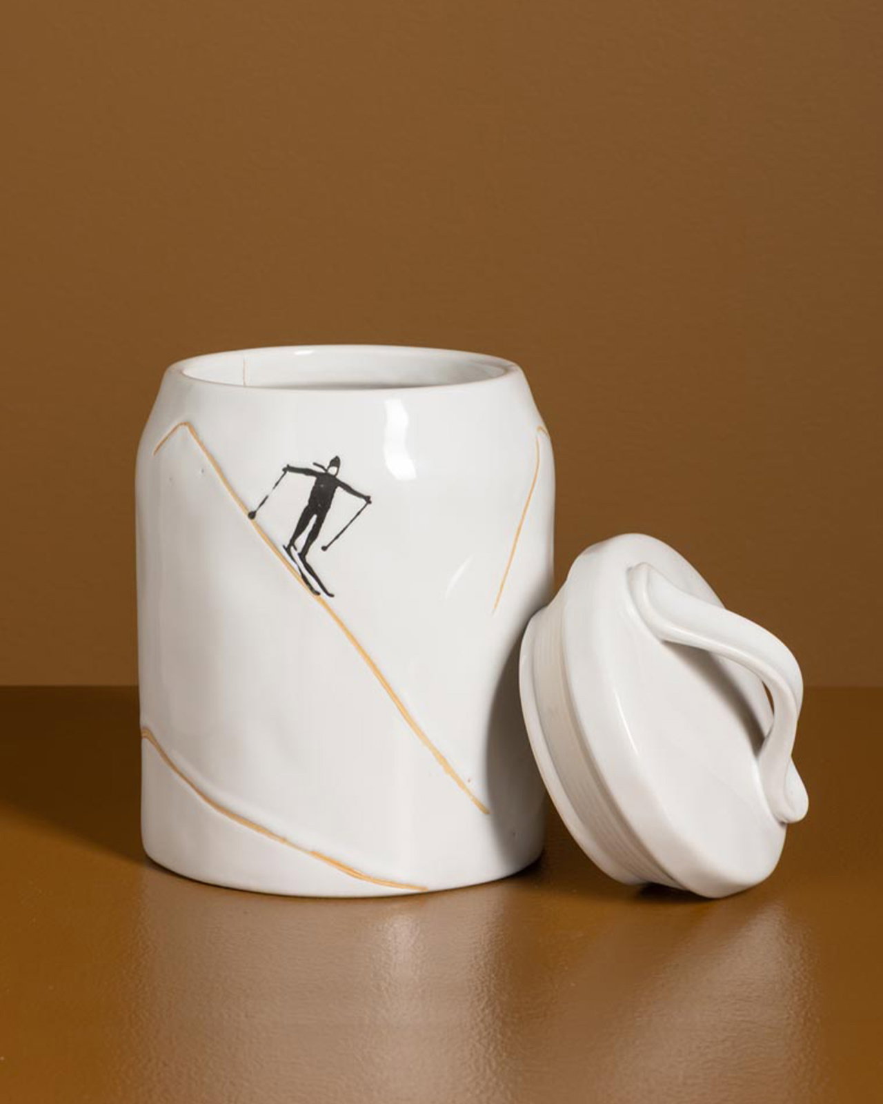 Slalom storage jar