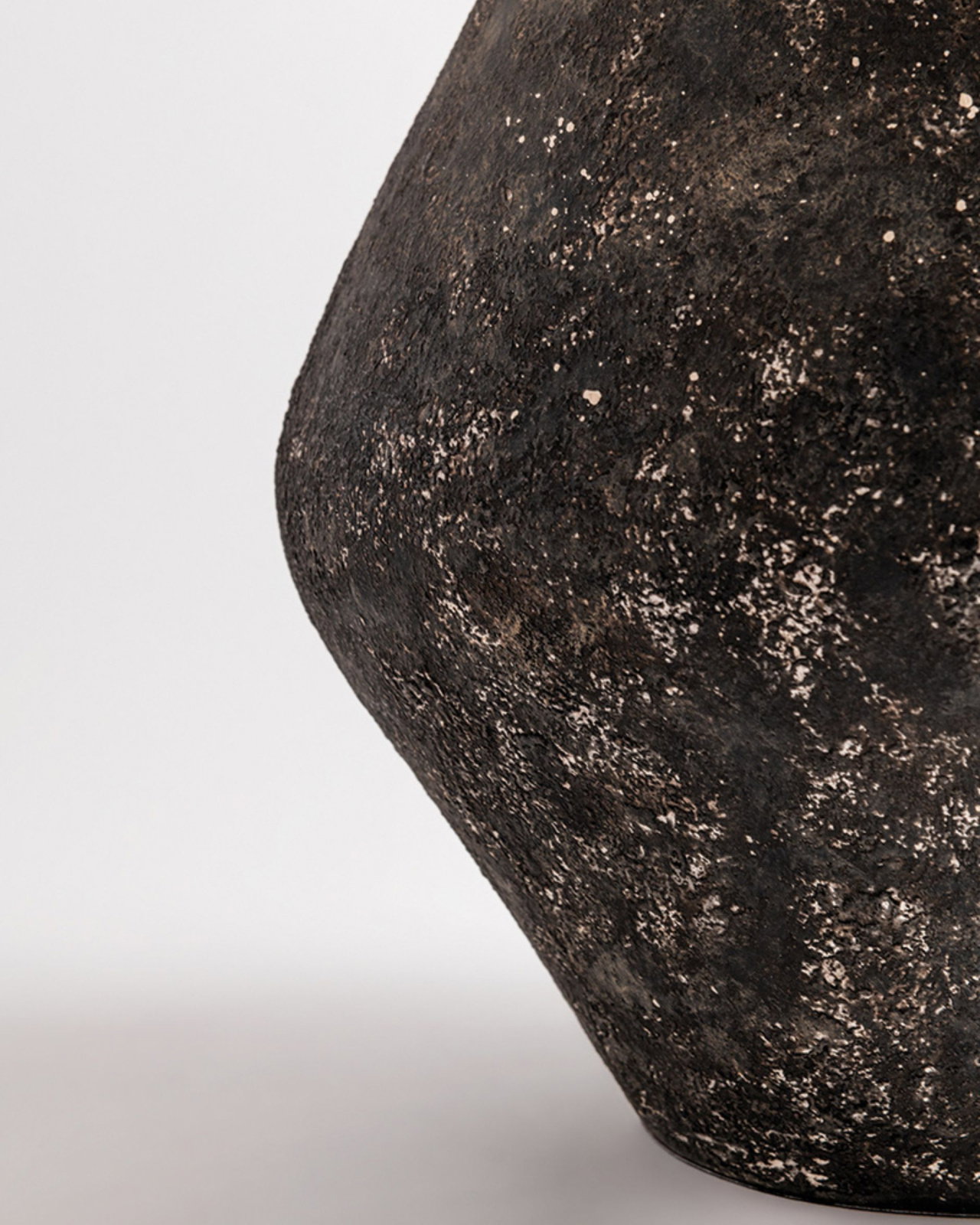 Artifact bordslampa svart