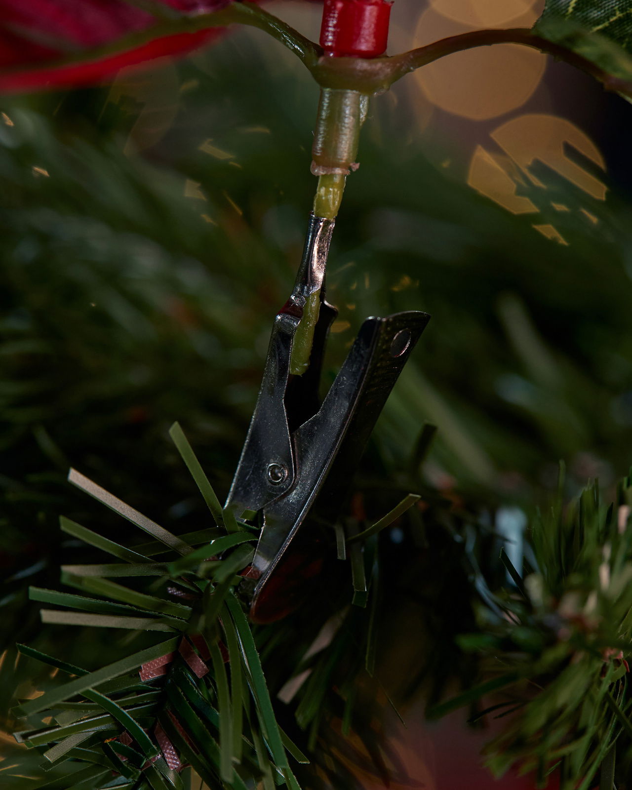 Joulutähti tekokasvi klipsillä punainen