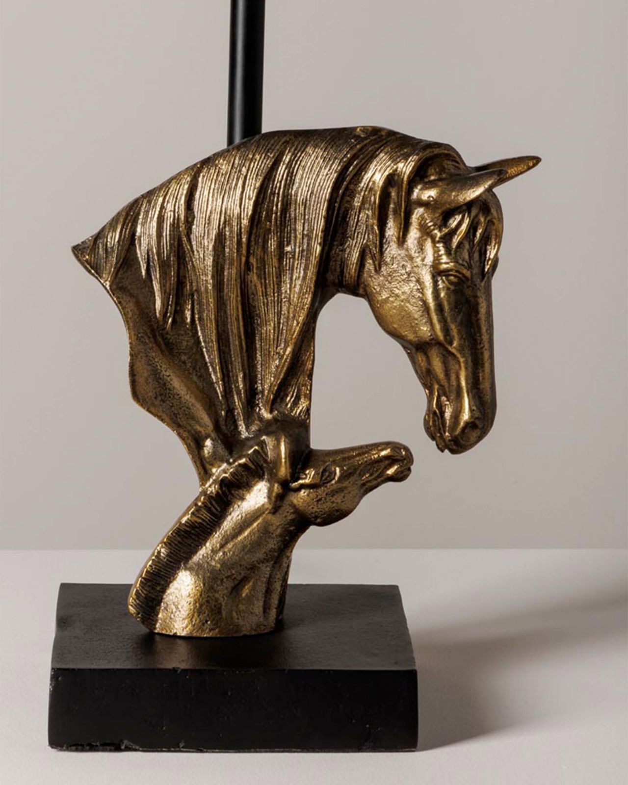 Hest bordlampe sort/guld