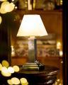 Charles tragbare Tischlampe in Vintage-Silber