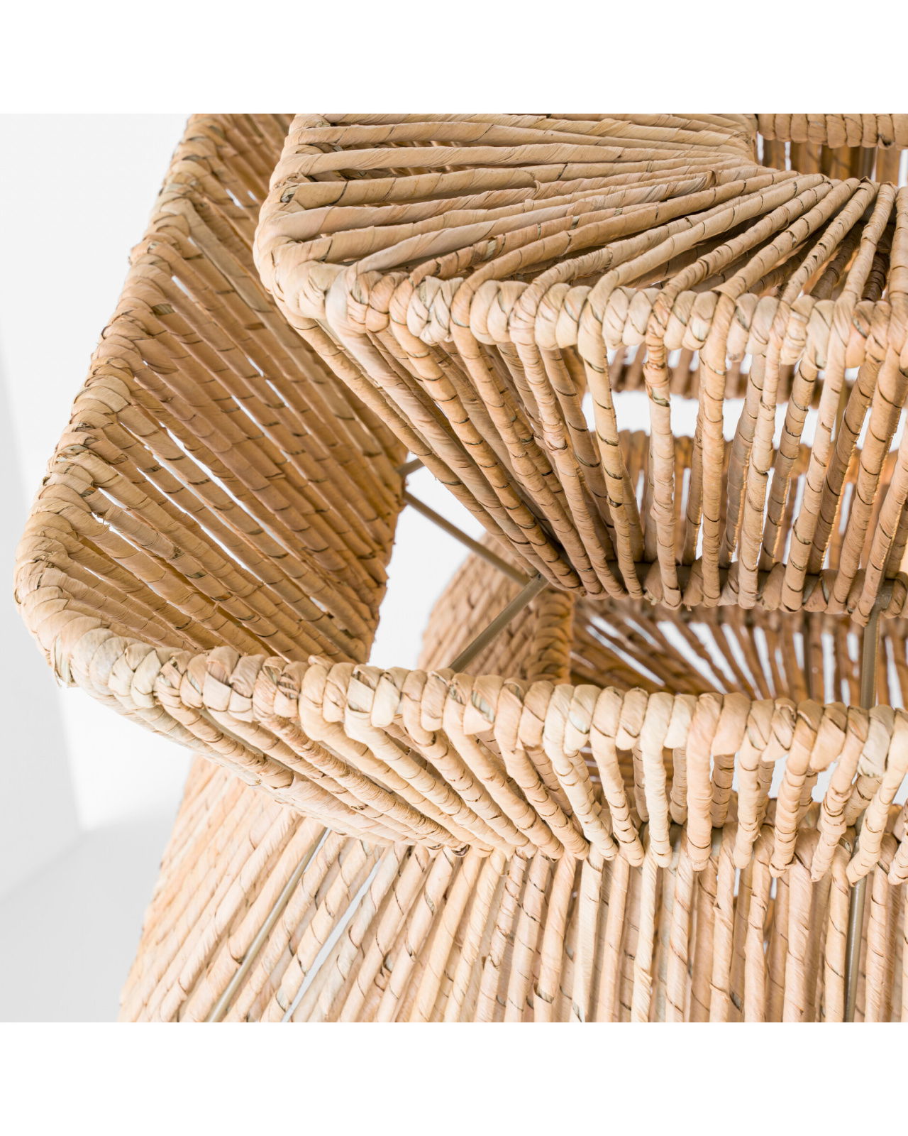 Antigua 54" taklampa linjär natural abaca