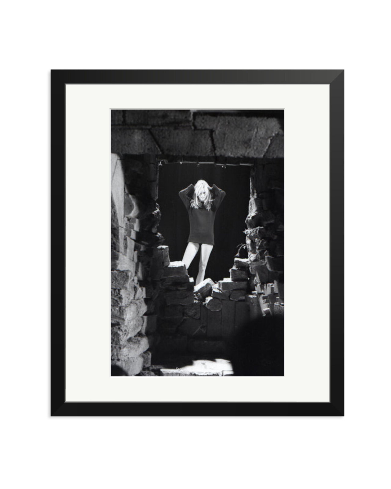 Bardot on the set of 'Skalako' Black / Large