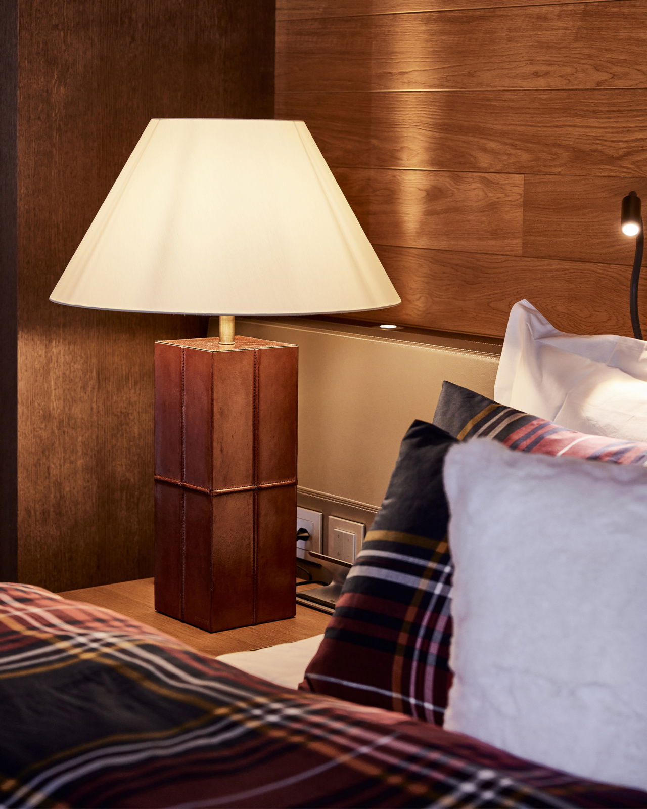 Kensington bordslampa läder kvadrat