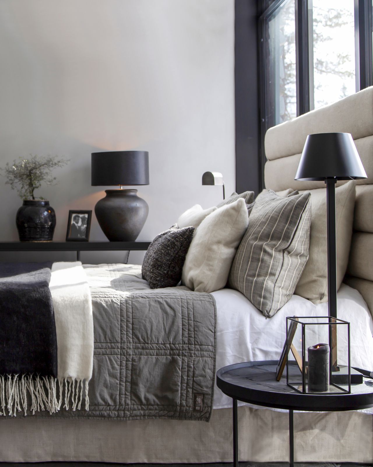 Grant side table black
