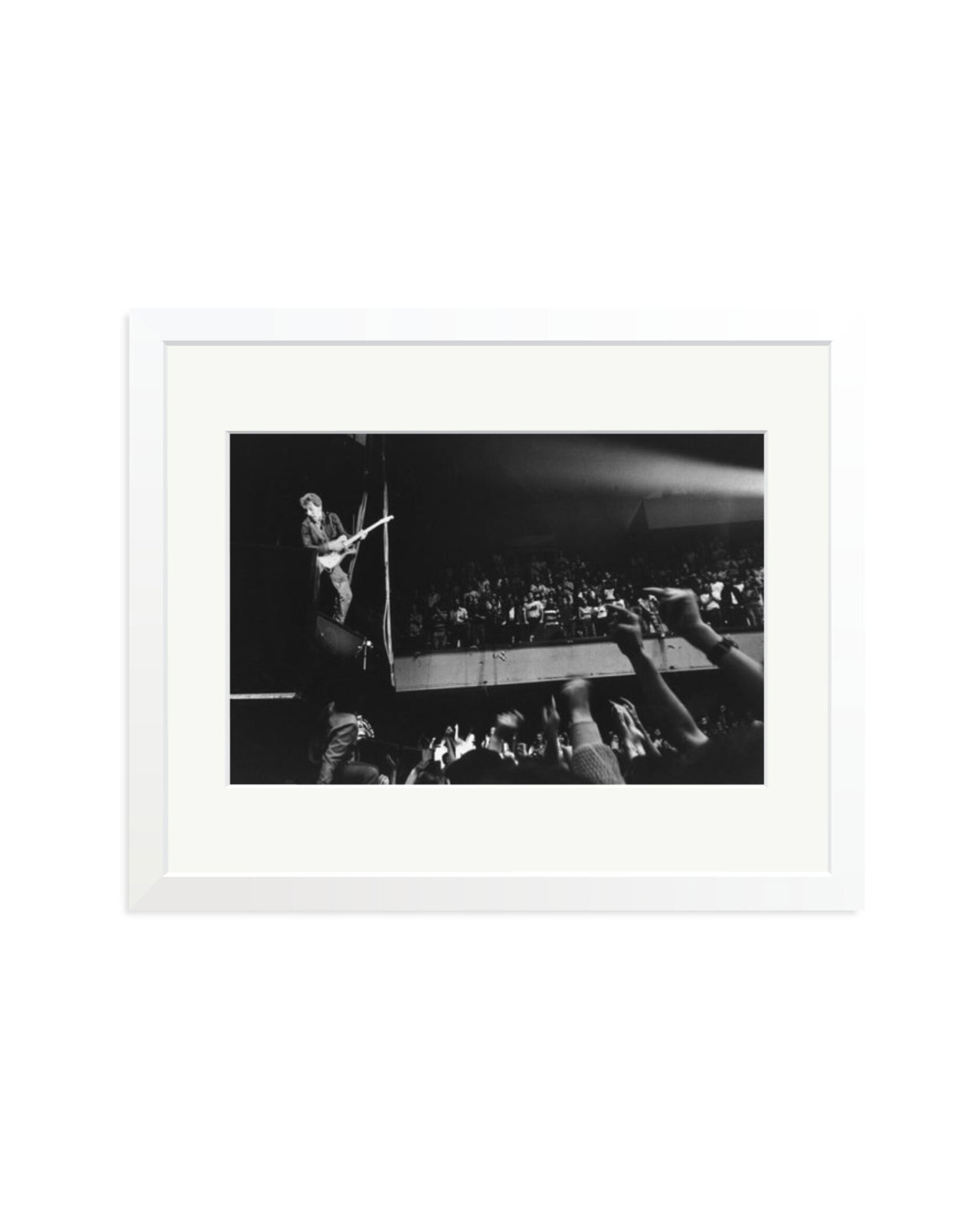 Bruce and his Audience White / Medium