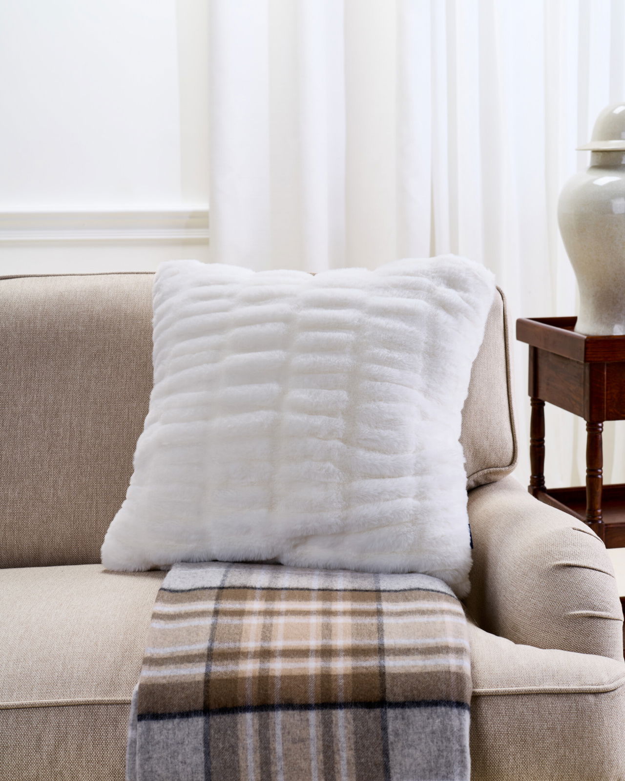 Montana Cushion Arctic Fox