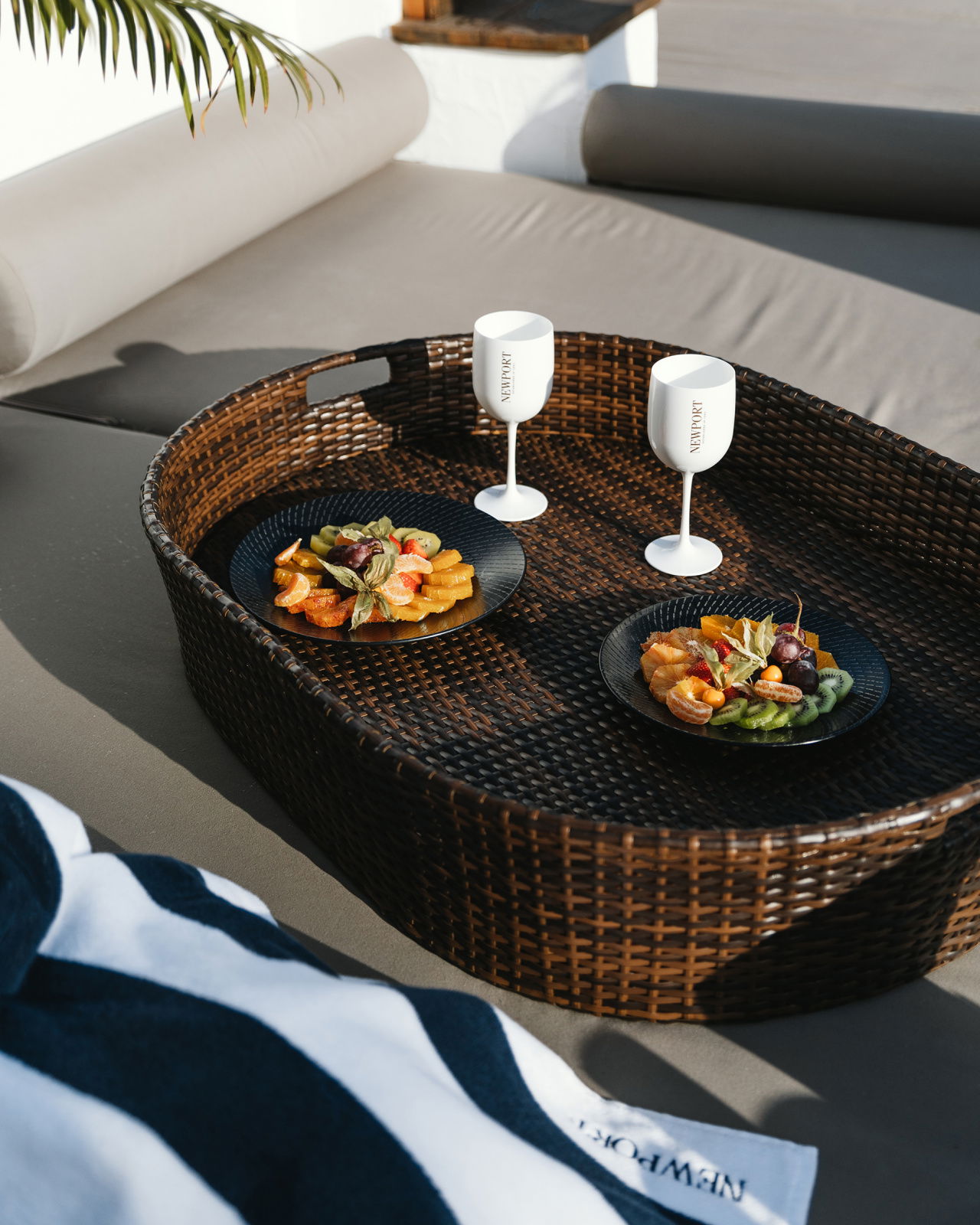 Flytande poolbricka oval brun