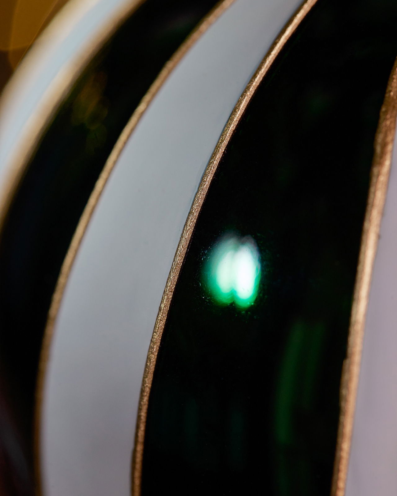 Snow White Robin Bauble Green/White 10cm