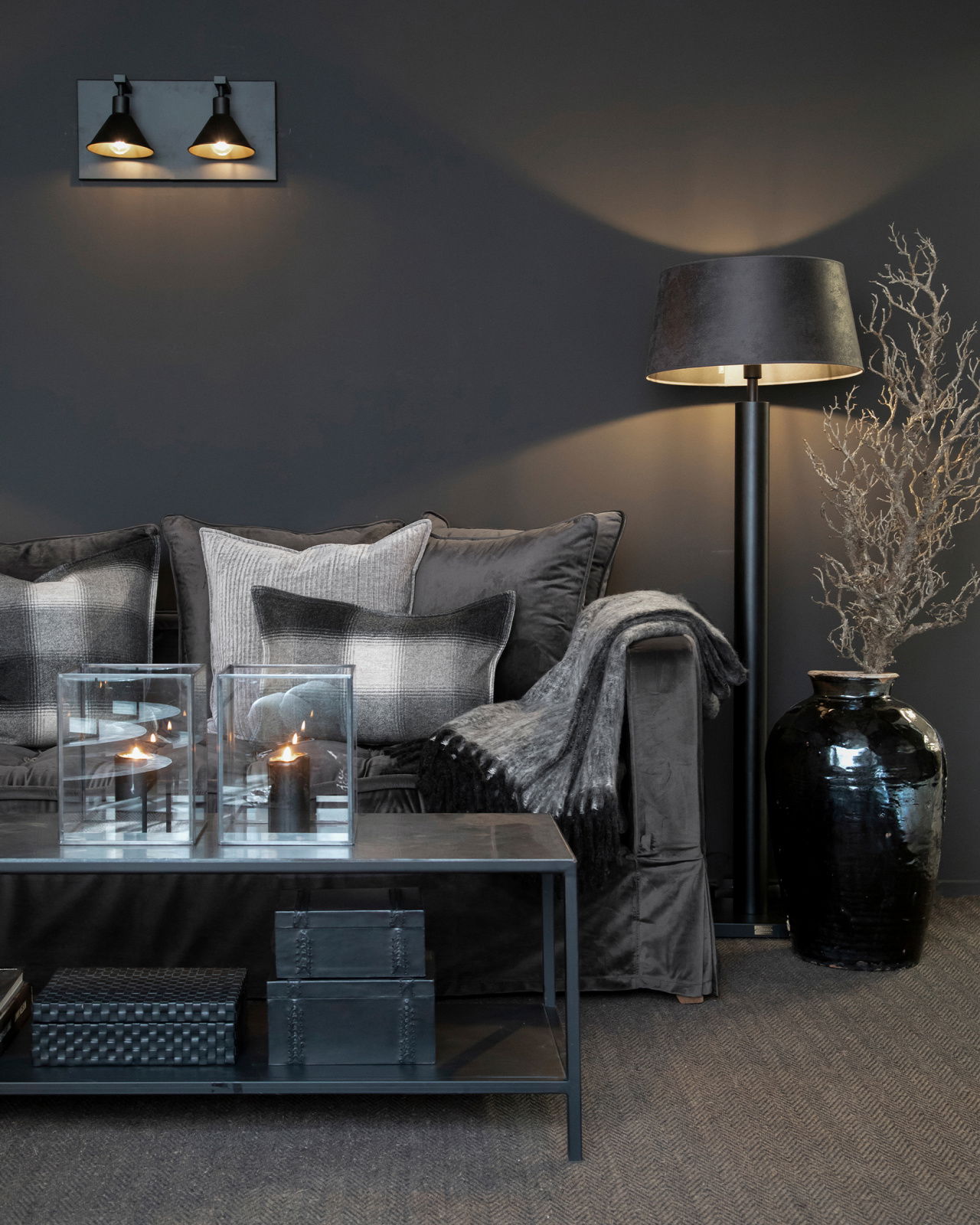 Milan golvlampa svart