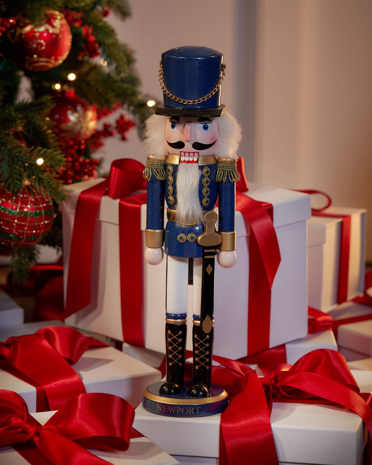 Erland Nutcracker Blue/White 38cm