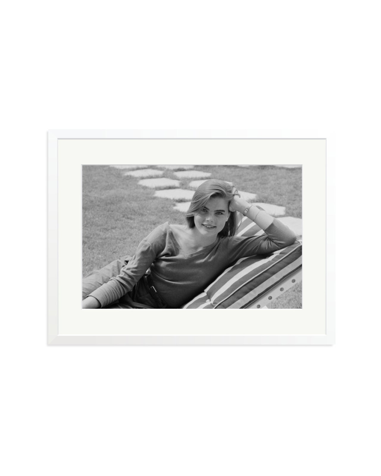 Mariel Hemingway White / XL