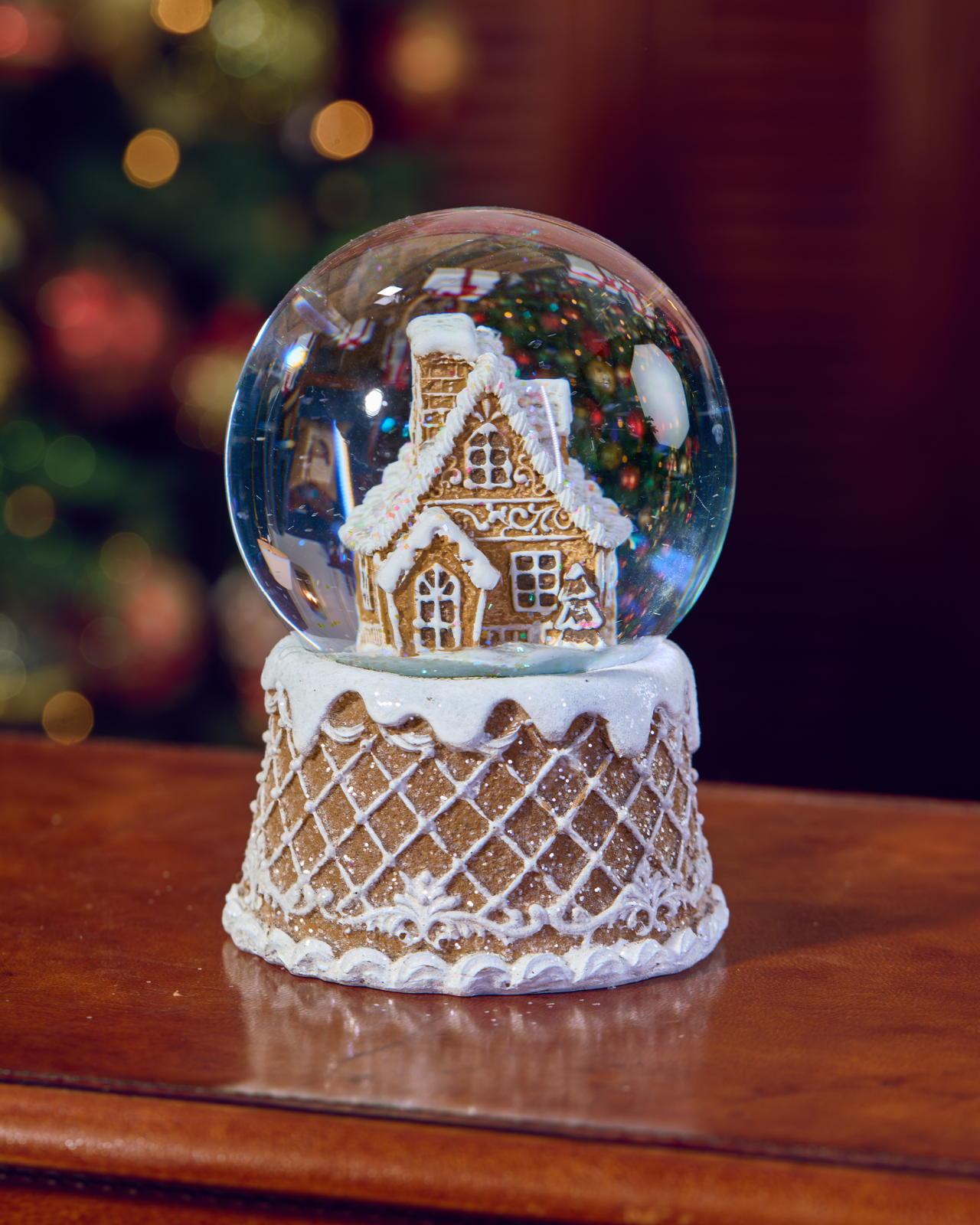 Hollywell Snow Globe Christmas Decoration